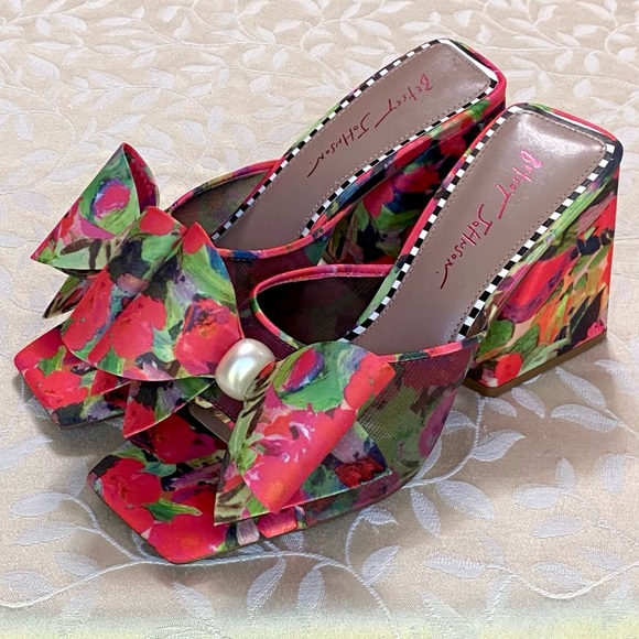 🆕 Betsey Johnson Heeled Sandals Womens size 11 Floral Big Bow Slip On Heels NEW - Picture 3 of 6